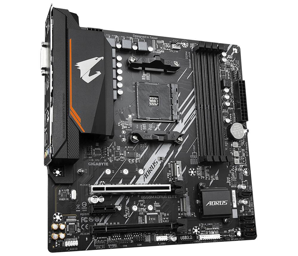 Carte mère 'AORUS B550M Elite-V2' avec connecteurs PCIe, emplacements RAM et chipset, compatible avec les processeurs AMD.