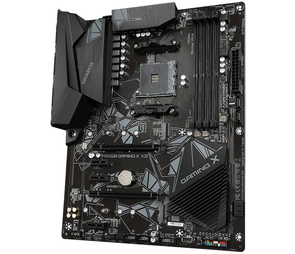 Carte mère en noir avec des accents gris ; socket, emplacements RAM, dissipateurs thermiques et connecteurs visibles. Modèle 'B550 Gaming X V2'.