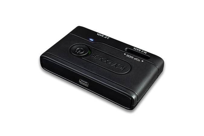 Station d'accueil USB-C rectangulaire noire avec bouton lumineux, ports sur les côtés et étiquettes « TOP SIDE », « M1 SV », « M2 SV ».