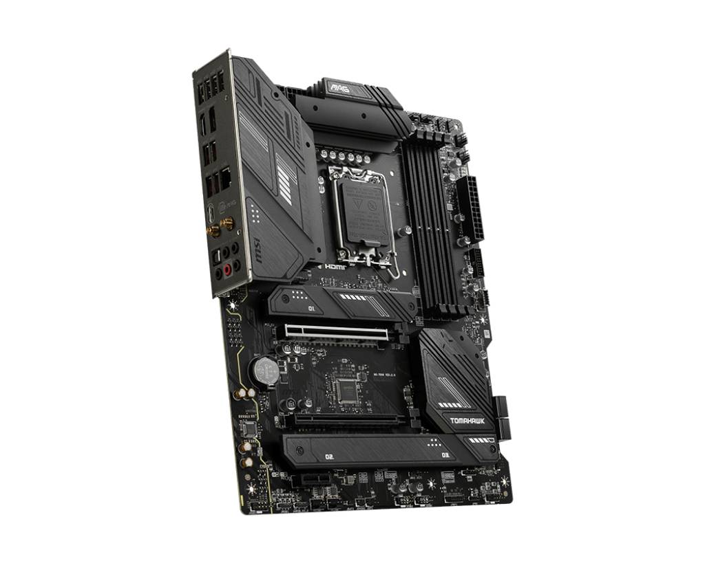 Une carte mère noire d'ordinateur avec des connecteurs et plusieurs emplacements pour RAM, CPU et cartes d'extension, montrant des détails techniques.