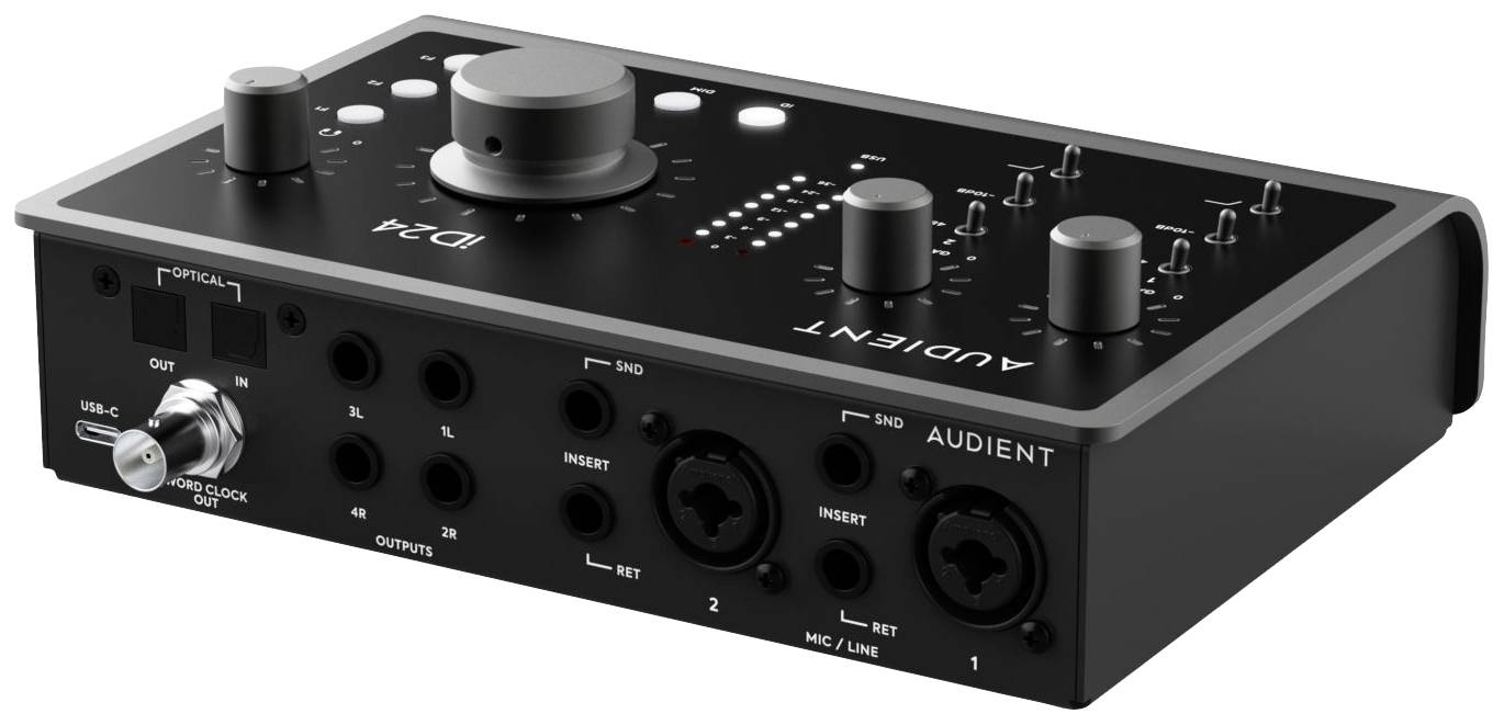 Une interface audio avec plusieurs potentiomètres et connexions, comprenant des entrées XLR et une sortie casque, placée sur une table.