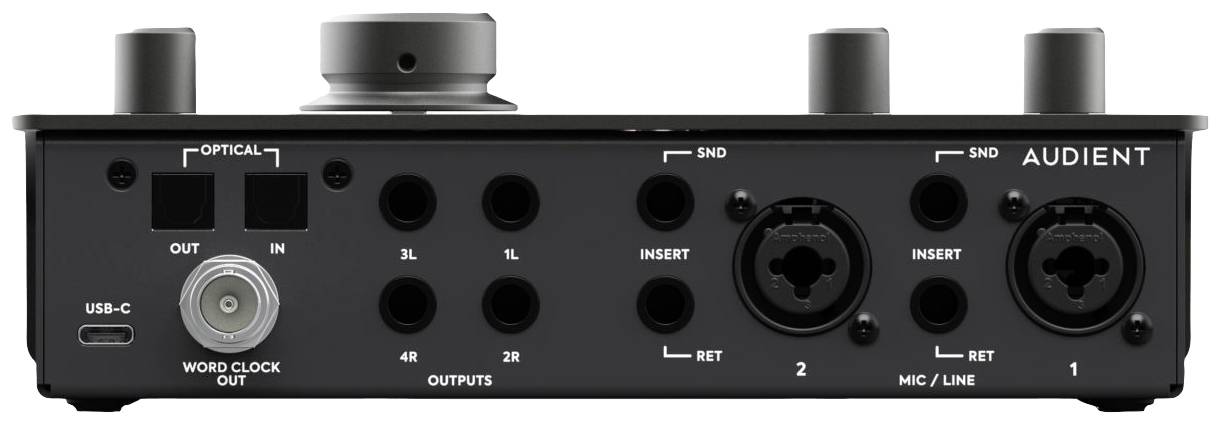 Face arrière d'une interface audio avec plusieurs entrées et sorties, port USB-C, entrée et sortie optiques, et deux connecteurs XLR.