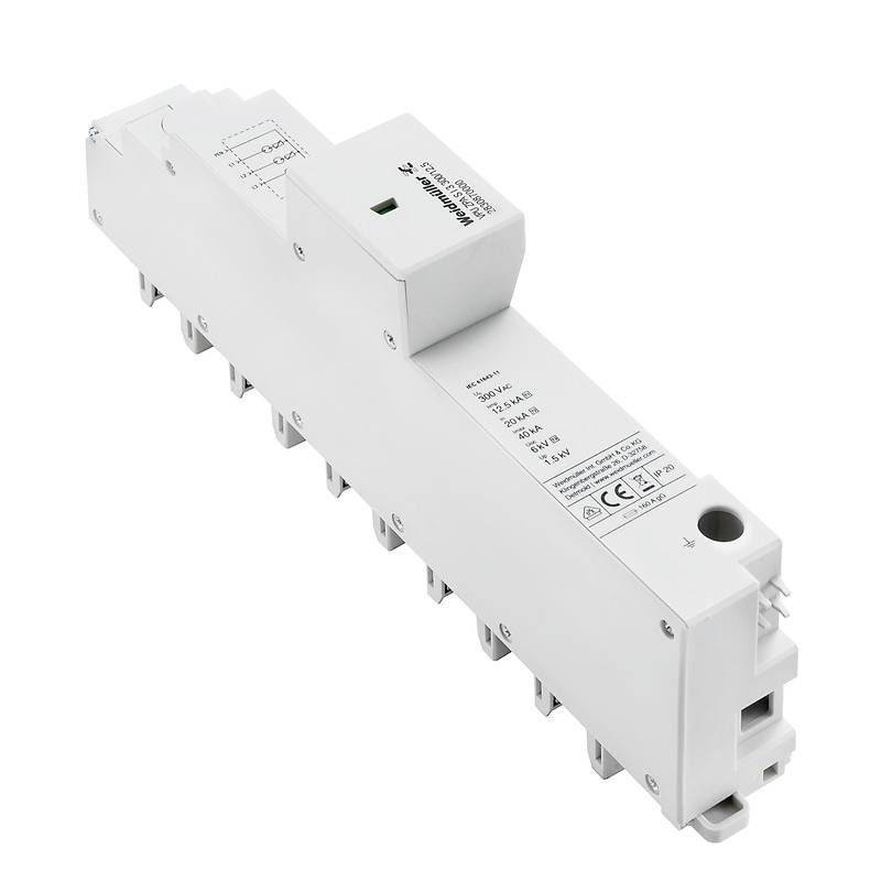 Un disjoncteur électrique gris clair avec plusieurs bornes de connexion. Le texte présente des spécifications techniques et des schémas de câblage.