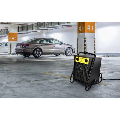 'Parking souterrain avec une voiture et un appareil de chauffage électrique au premier plan.'
