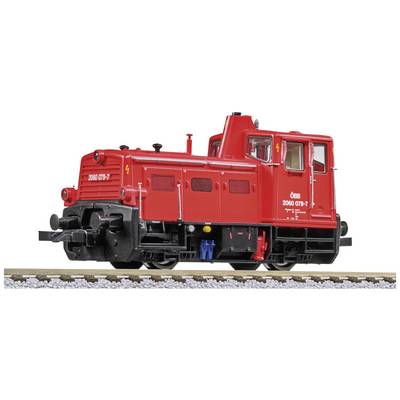 Un modèle rouge d'une locomotive diesel ÖBB 2060 sur des rails, vue de côté avec des détails visibles tels que des tampons et des fenêtres.