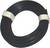 Rouleau de câble noir avec un lien blanc pour la fixation, sur fond blanc.