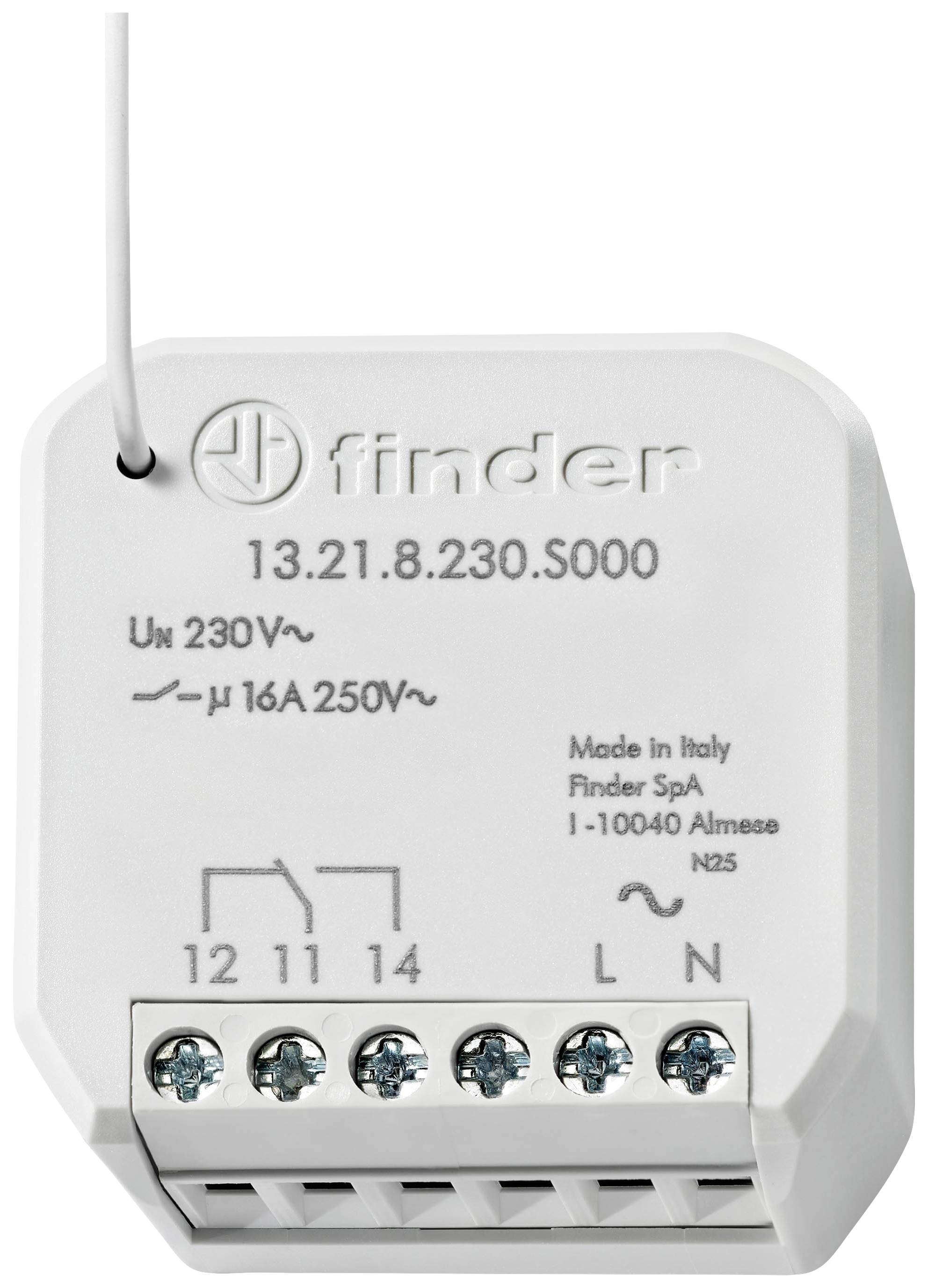 Un actionneur de commutation électrique blanc avec bornes à vis et spécifications techniques imprimées de 230V et 16A, de 'finder'.