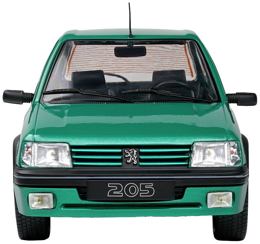 Peugeot 205 vert vu de face, reconnaissable à son logo, sur un fond blanc.