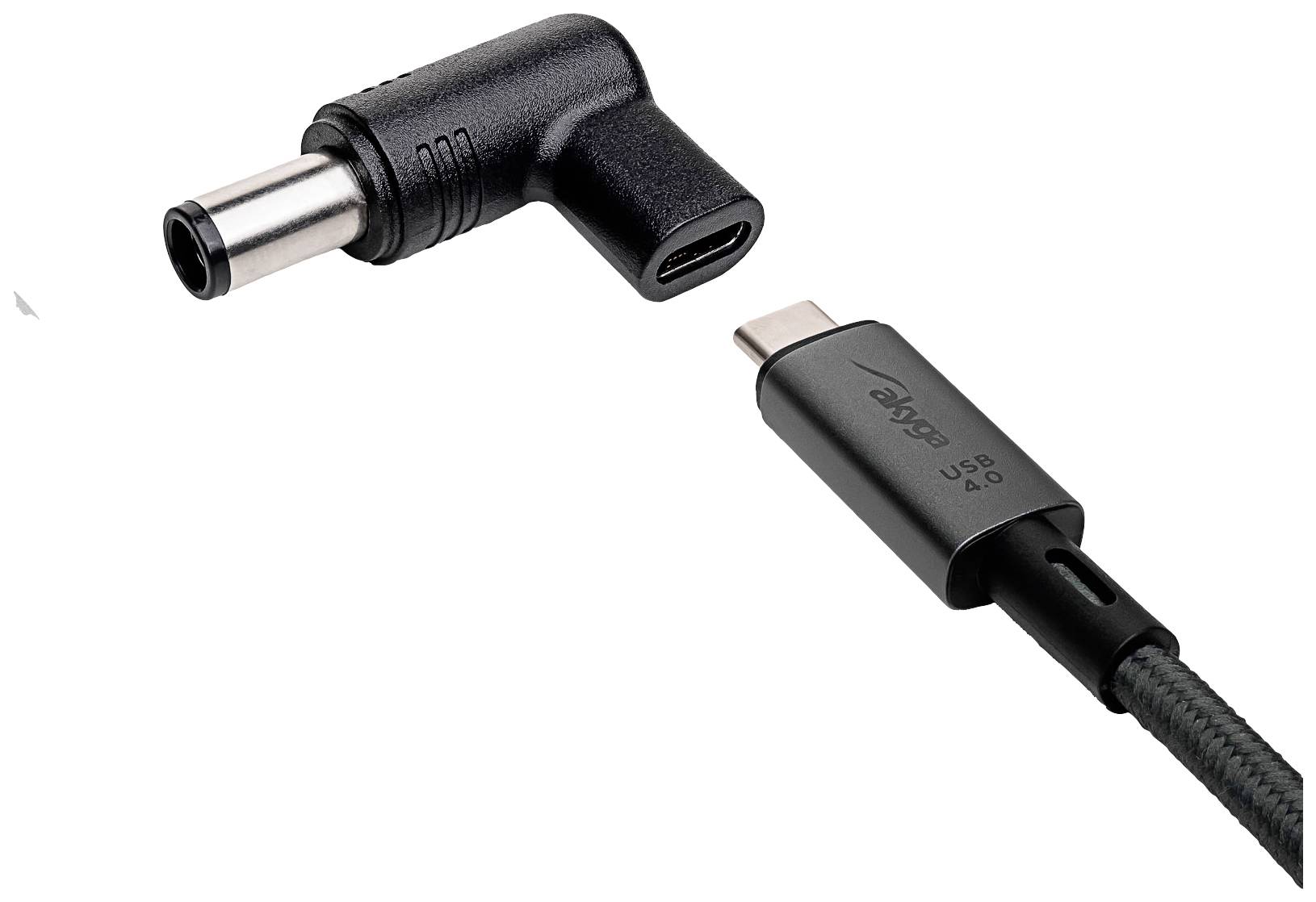 Un connecteur USB-C noir à côté d'une fiche d'alimentation coudée. Ces deux fiches sont destinées à être branchées à des appareils électroniques.