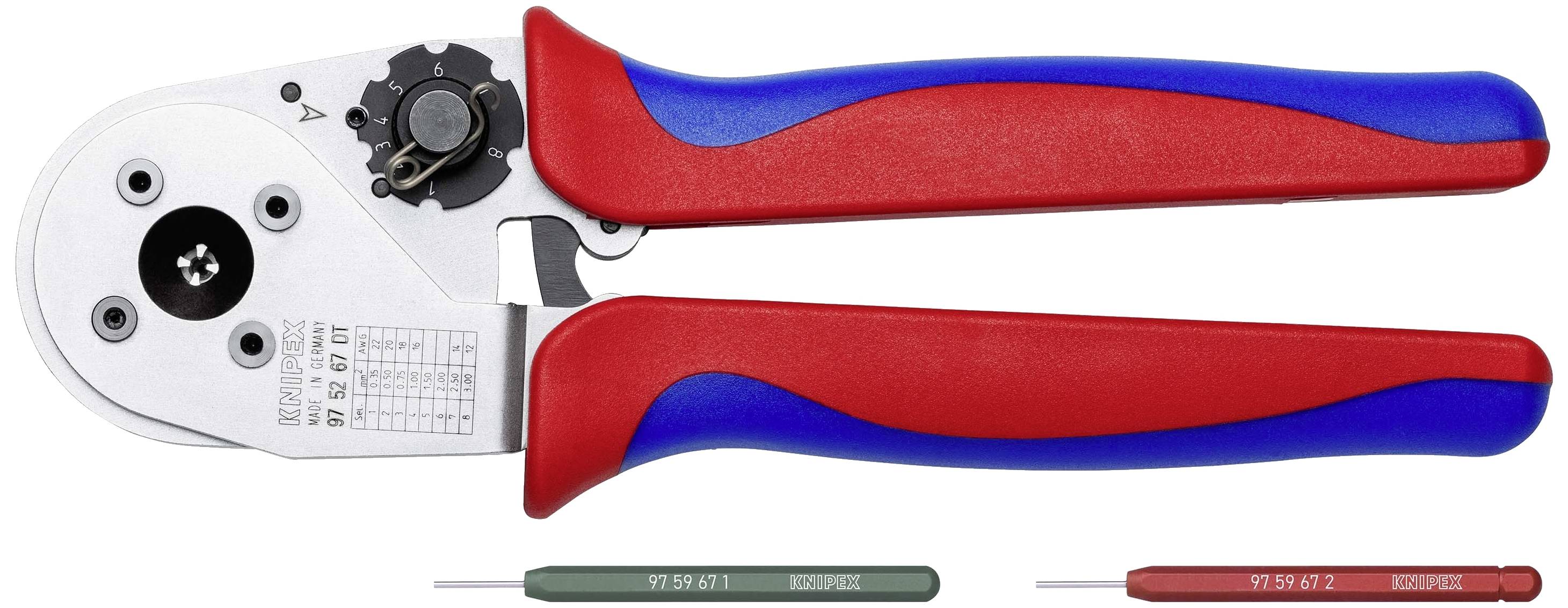 Une pince à sertir rouge et bleue avec trois embouts. La pince est destinée aux travaux mécaniques.