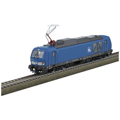 Un modèle bleu d'une locomotive électrique sur un rail, avec un pantographe rouge et un logo d'entreprise sur le côté.