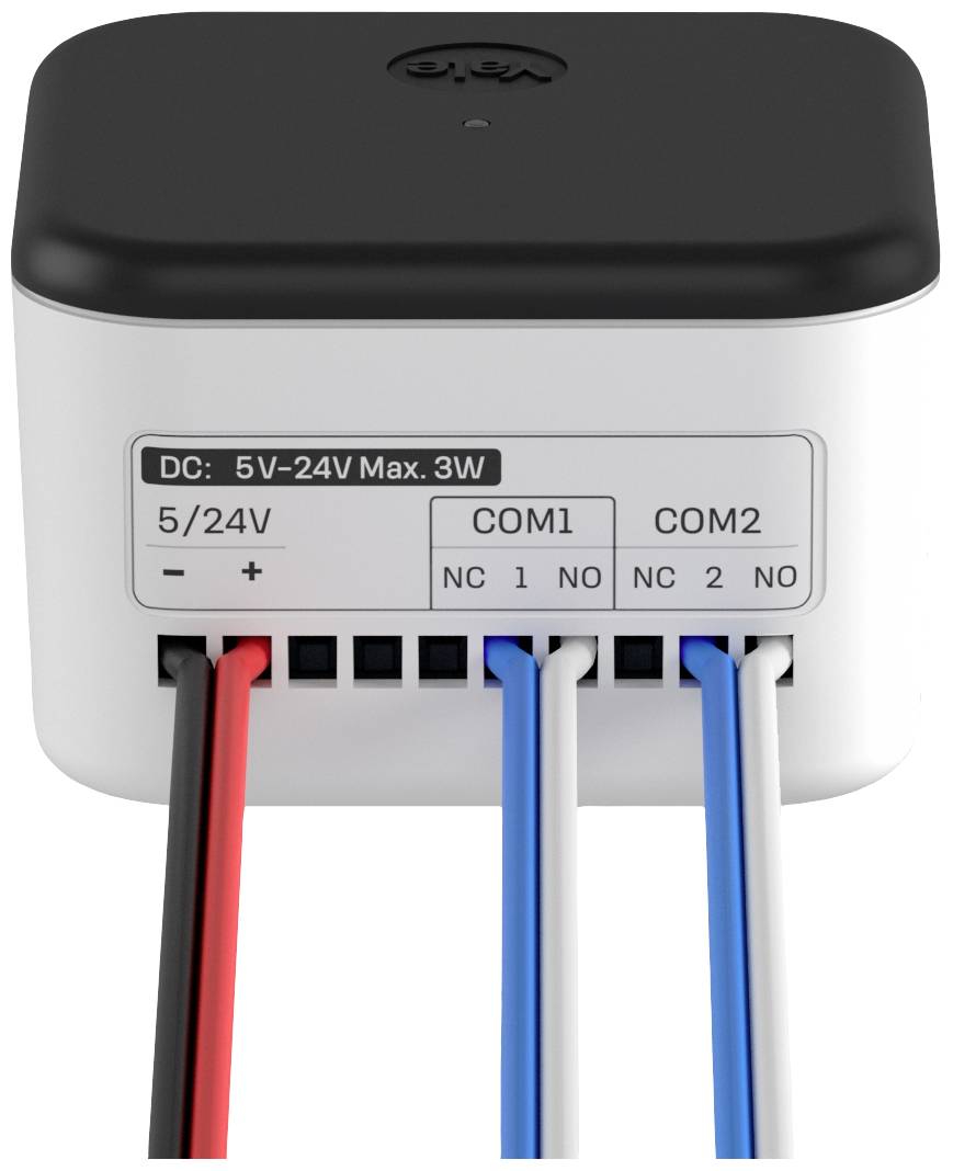 Un commutateur relais intelligent avec plusieurs câbles de connexion de différentes couleurs. L'étiquette indique 'DC : 5V-24V Max. 3W'.