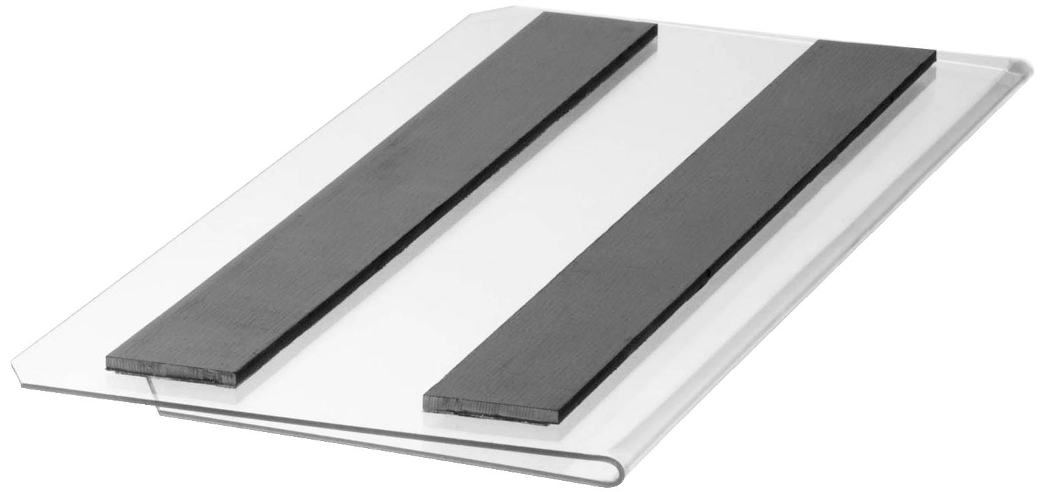 Deux bandes noires sont parallèles sur une surface rectangulaire transparente.