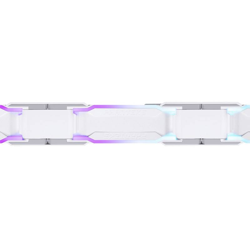 Chaîne blanche avec des accents lumineux mauves et bleus. Design minimaliste aux formes géométriques.