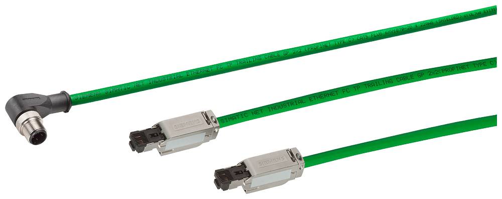 Câble Ethernet vert avec connecteurs métalliques, illustrant une connexion stable entre des appareils industriels. Adapté aux environnements difficiles.