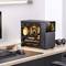 Un petit PC de bureau sur un bureau, montrant des composants internes éclairés à travers une fenêtre latérale transparente.