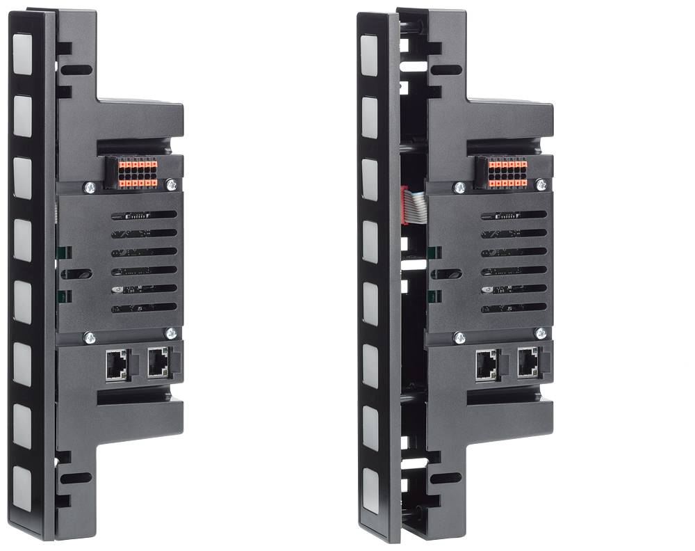 Deux modules réseau noirs avec des connexions et des fentes de ventilation, placés côte à côte.
