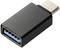 Un adaptateur noir USB-C vers USB-A qui permet de connecter des appareils USB-A à un port USB-C.