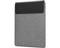 Une housse simple en gris avec un couvercle noir portant le logo 'Yoga'. La housse est conçue pour protéger les ordinateurs portables.