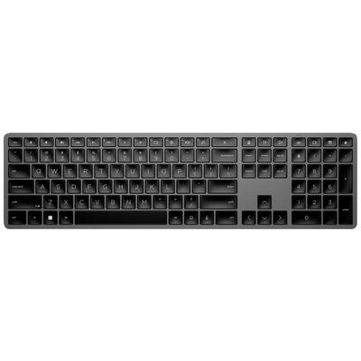 Un clavier d'ordinateur noir avec un agencement complet des touches, comprenant un pavé numérique.