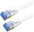 Deux câbles Ethernet blancs avec des connecteurs bleus côte à côte. Ils symbolisent la connectivité réseau et la transmission de données.
