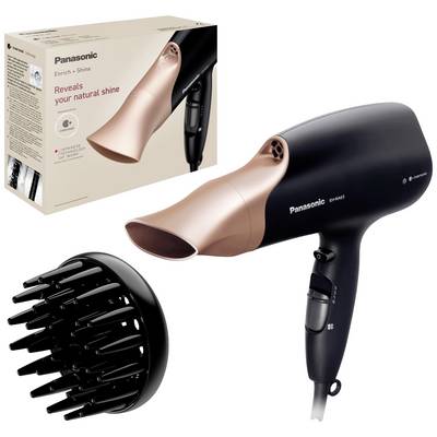 Un sèche-cheveux noir et cuivré de Panasonic avec diffuseur et emballage. Texte sur l'emballage : « Révèle votre brillance naturelle ».