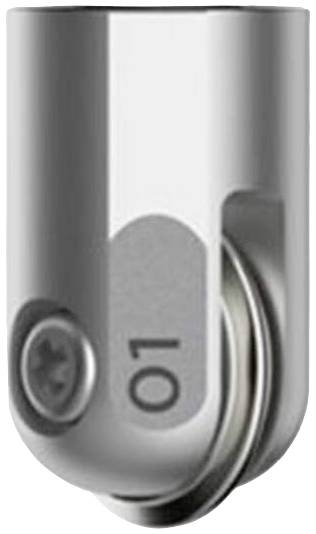 Élément de liaison métallique à tête cylindrique et avec une rainure latérale. Gravure '01' visible.