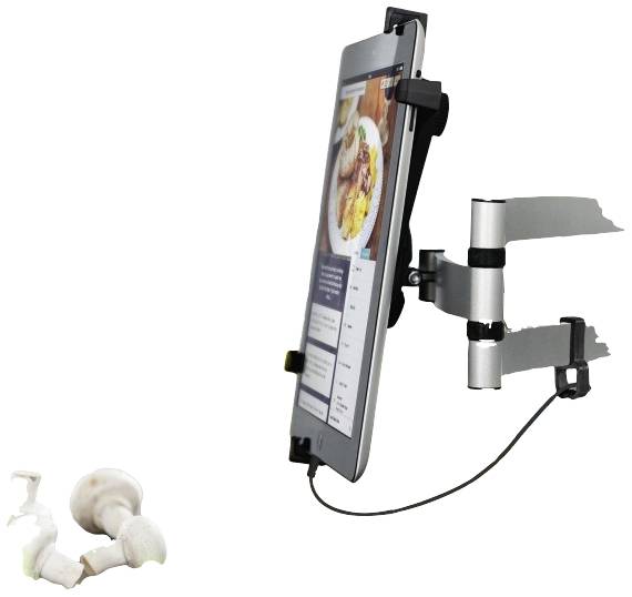 Une tablette dans un support réglable affiche une application de cuisine. À côté se trouve une clé USB en forme de champignon.