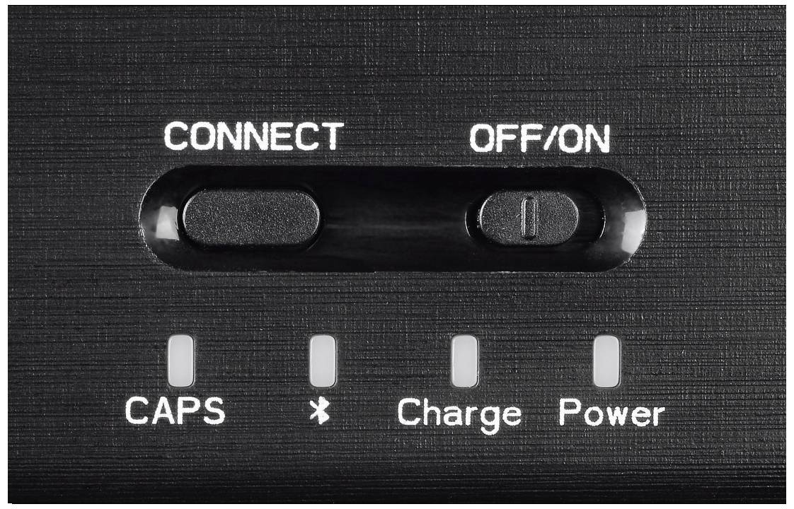 Étiquettes 'CONNECT' et 'OFF/ON' sur un appareil noir avec plusieurs voyants LED pour 'CAPS', Bluetooth, 'Charge' et 'Power'.