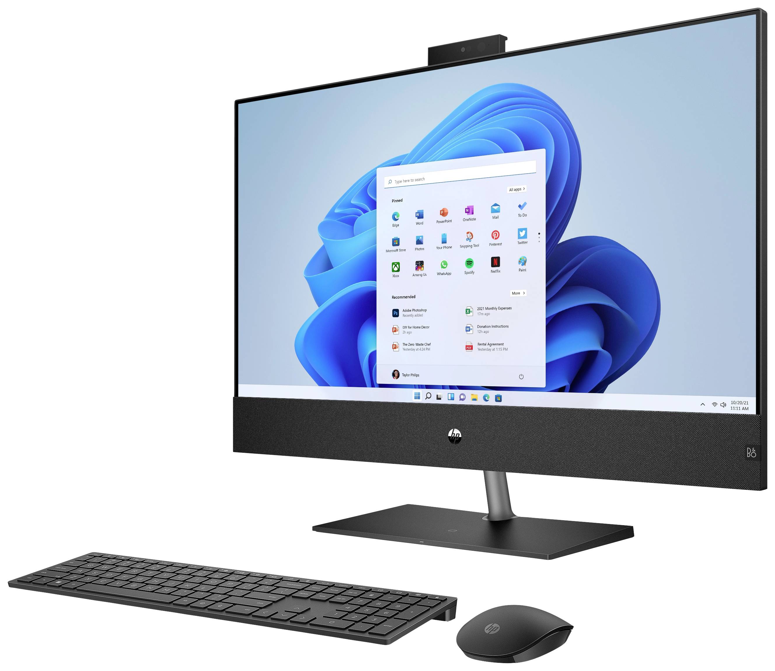 Un ordinateur de bureau moderne avec clavier et souris. L'écran affiche le système d'exploitation Windows avec plusieurs icônes d'applications sur l'écran d'accueil.