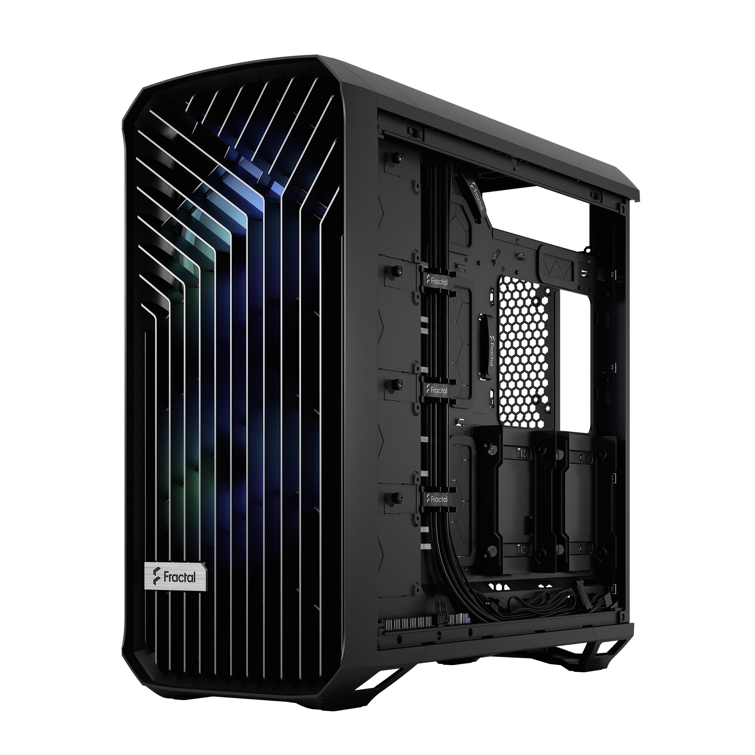 Un boîtier d'ordinateur ouvert de Fractal avec un design moderne en maille quadrillée, montrant des éclairages RGB sur un côté.