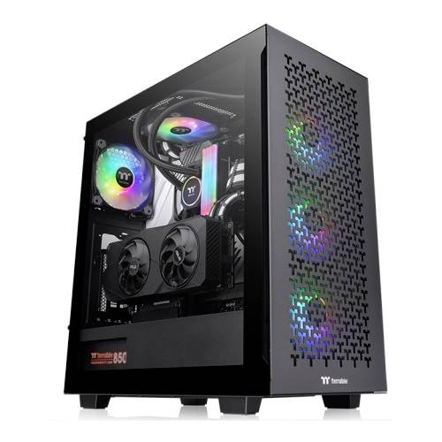 Un PC gaming moderne avec un ventilateur éclairé et un boîtier transparent qui offre une vue sur les composants matériels.