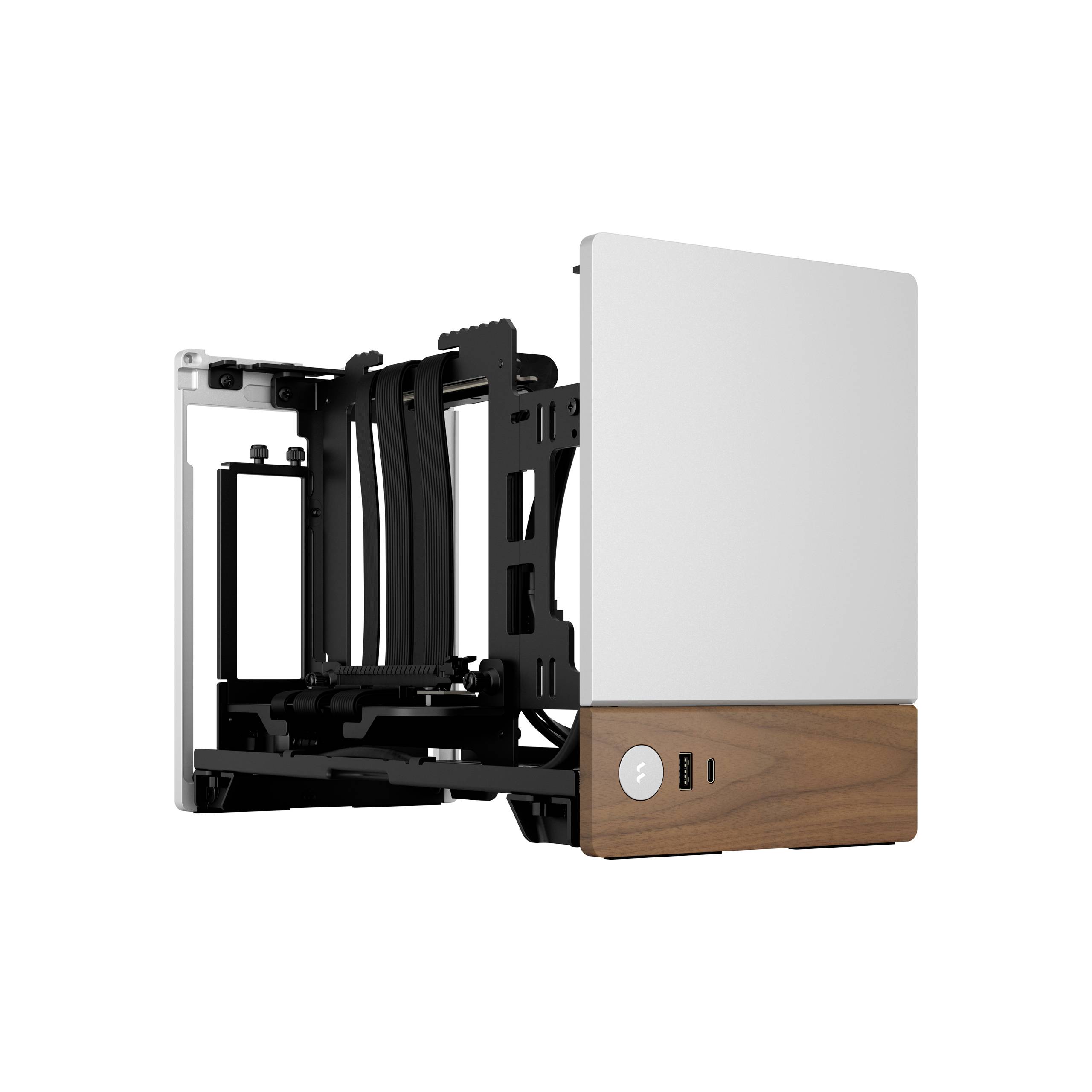 Boîtier d'ordinateur ouvert à l'esthétique moderne, avec finition blanche et couleur bois, panneau latéral en verre et plusieurs emplacements d'extension.