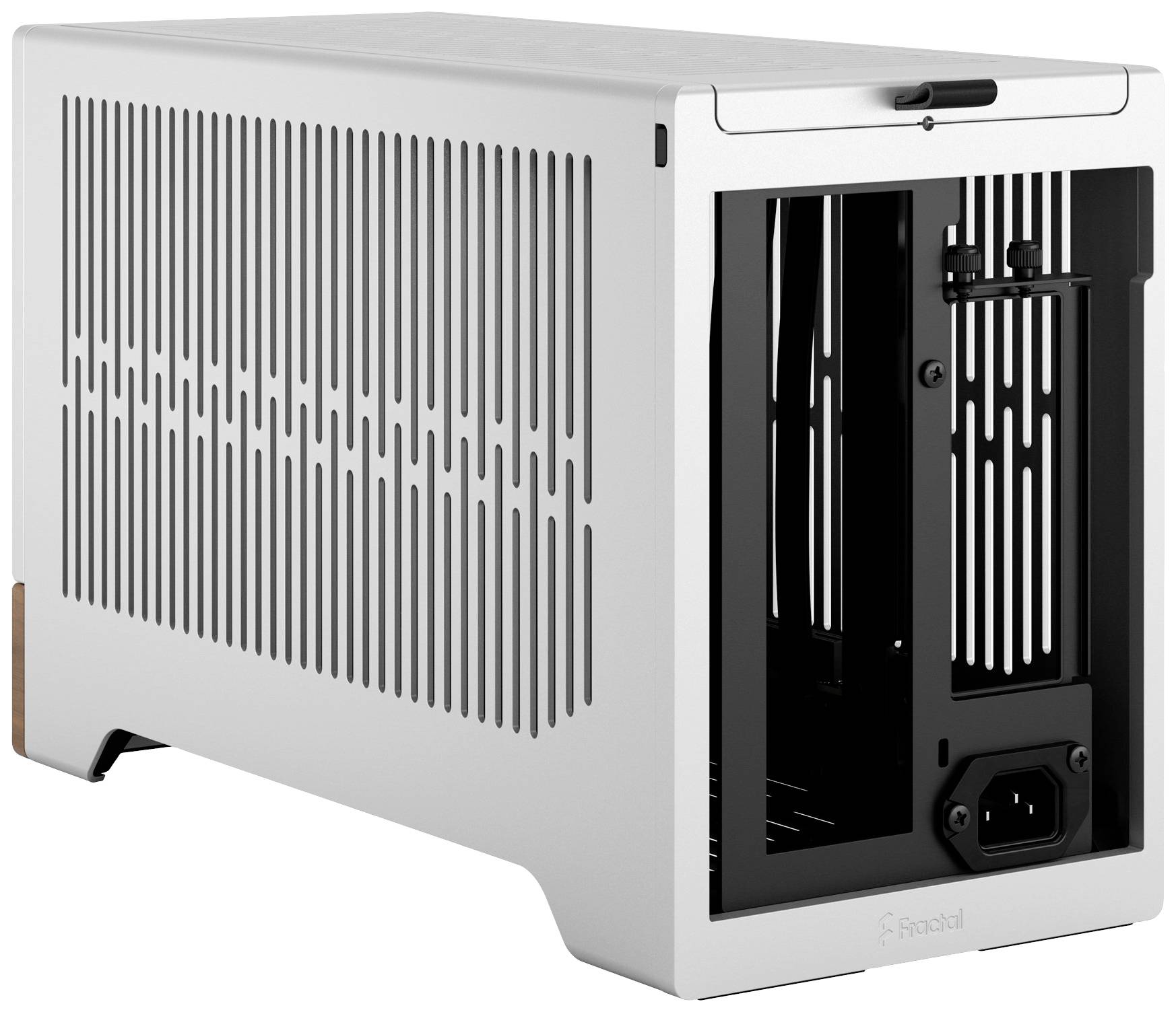 Un boîtier d'ordinateur argenté avec des fentes de ventilation et un panneau arrière ouvert, adapté à la construction de PC compacts.