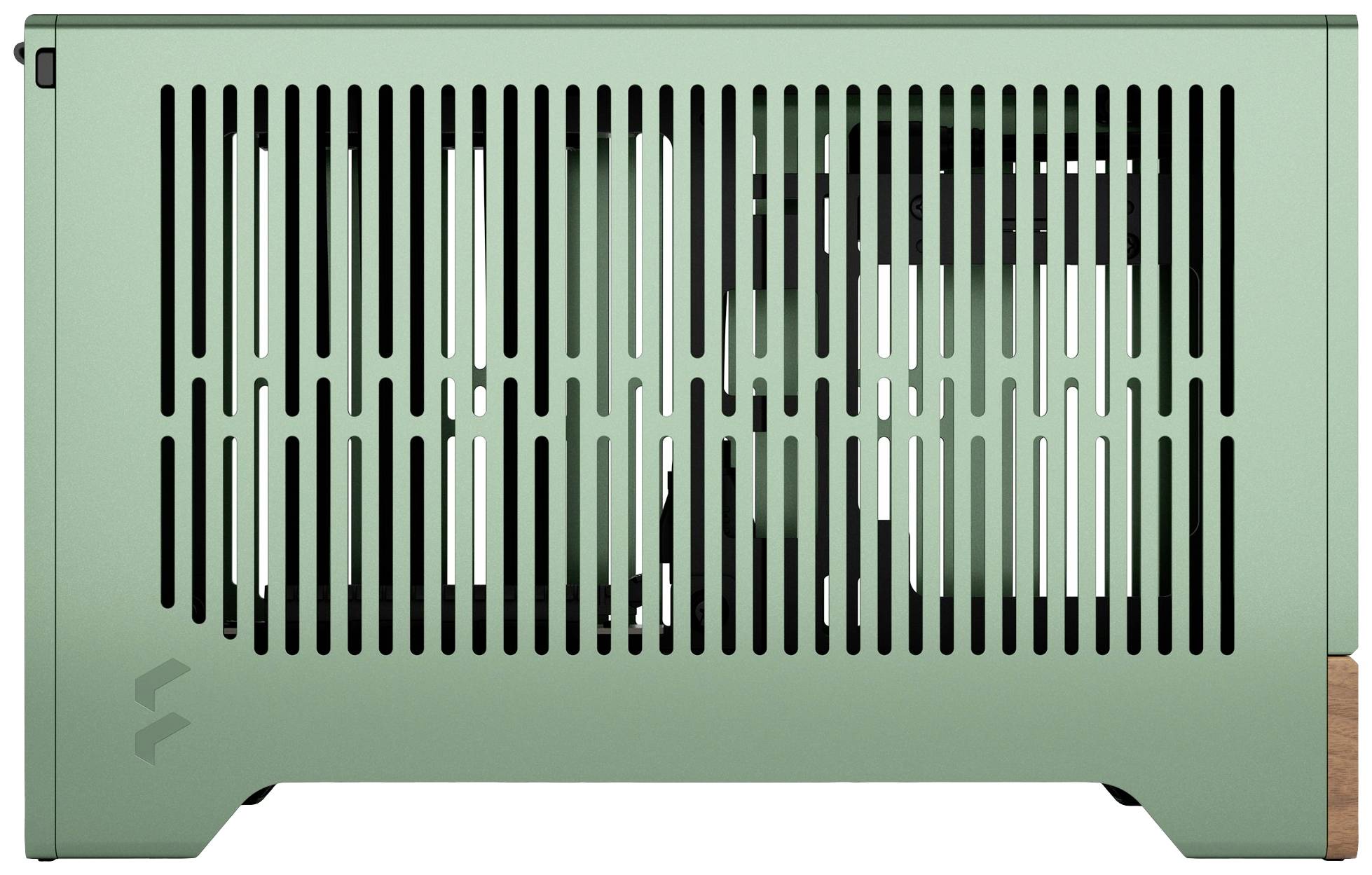 Boîtier d'ordinateur vert avec des rainures de ventilation verticales qui laissent partiellement entrevoir les composants internes. Logo discret en bas à gauche.