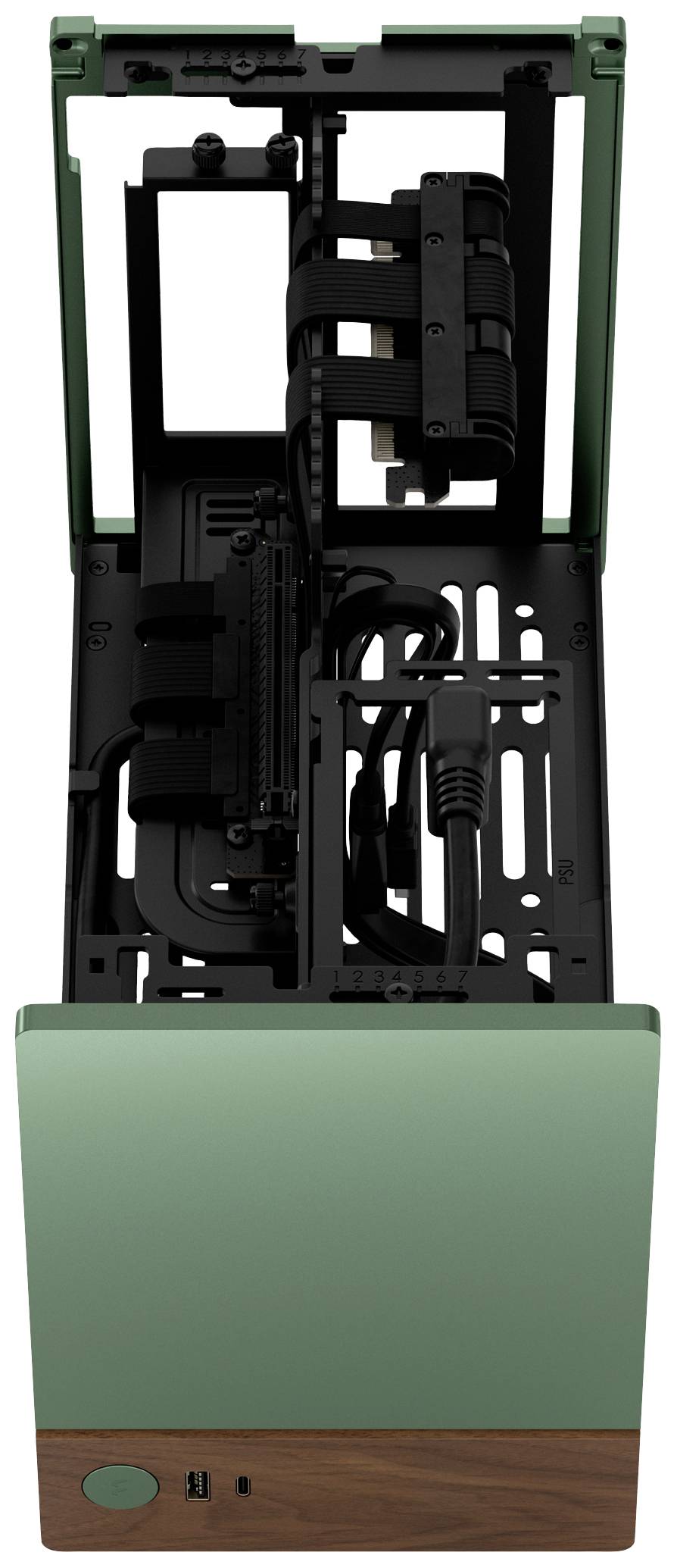 Un boîtier d'ordinateur ouvert de couleur verte avec des câbles et des connexions visibles. La façade présente un bouton rond et deux ports USB.