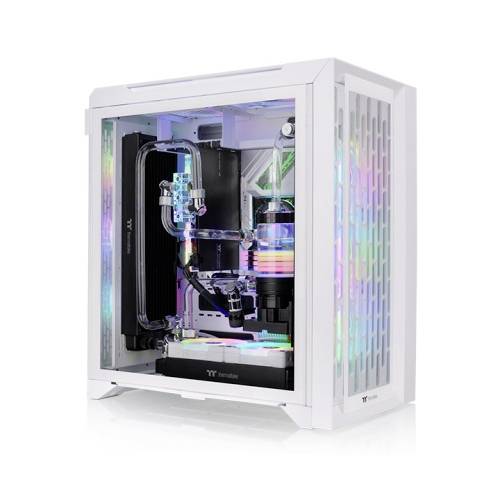 Un ordinateur blanc dans un boîtier transparent affiche des lumières RVB scintillantes et un système de refroidissement à eau complexe.