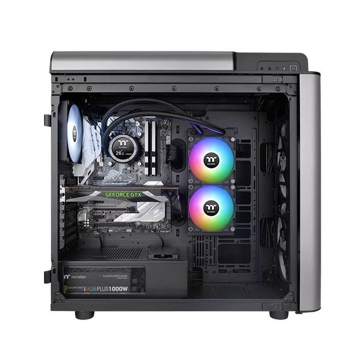 Un ordinateur de bureau ouvert avec des ventilateurs rétroéclairés, un système de refroidissement à eau et à air, une carte graphique et une alimentation de 1000W.