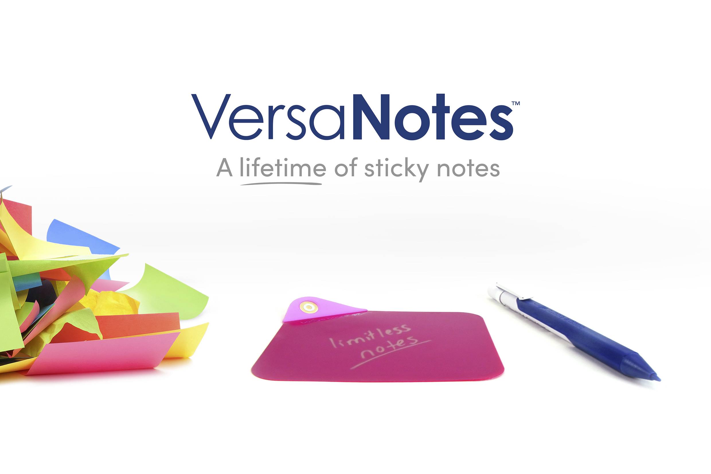 Une pile de notes autocollantes colorées est posée à côté d'une note alternative portant l'inscription « notes illimitées » et d'un stylo à bille bleu.