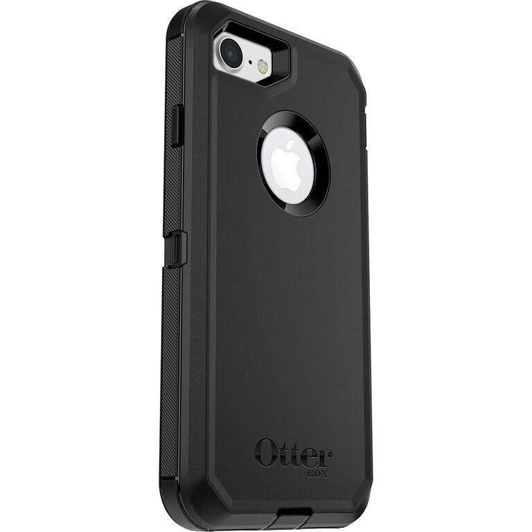 Étui de smartphone noir avec des bords renforcés et une découpe circulaire dans la partie supérieure, laissant apparaître le logo Apple.