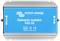 Appareil bleu portant l'inscription 'Victron Energy Galvanic Isolator VDI-32'. À gauche 'Shore', à droite 'Ship', certificats en bas.