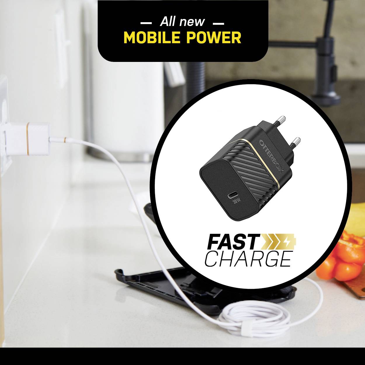 Chargeur avec port USB branché dans une prise murale. Texte sur l'image : « Toute nouvelle alimentation mobile » et « Charge rapide ».
