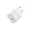 Chargeur USB-C blanc à deux broches pour prises électriques européennes. La mention « 30W » est imprimée sur le dessus.