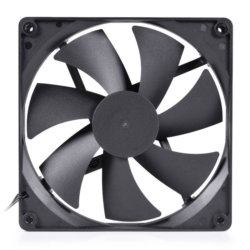 Un ventilateur d'ordinateur noir à sept pales, avec un cadre carré et un câble de connexion, sert à refroidir des appareils électroniques.