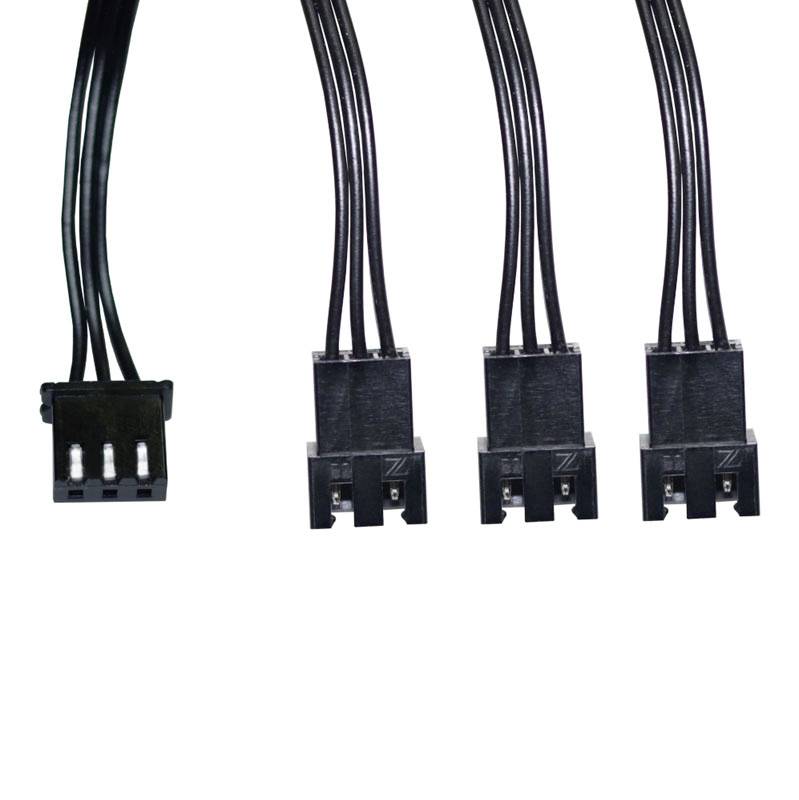 Câble répartiteur PWM noir 1 vers 4 avec quatre connexions, adapté pour connecter plusieurs ventilateurs d'ordinateur à une source d'alimentation.