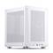 Un boîtier d'ordinateur tower blanc de forme cubique avec un design perforé pour la ventilation. Comprend des ports USB et audio à l'avant. Design minimaliste.