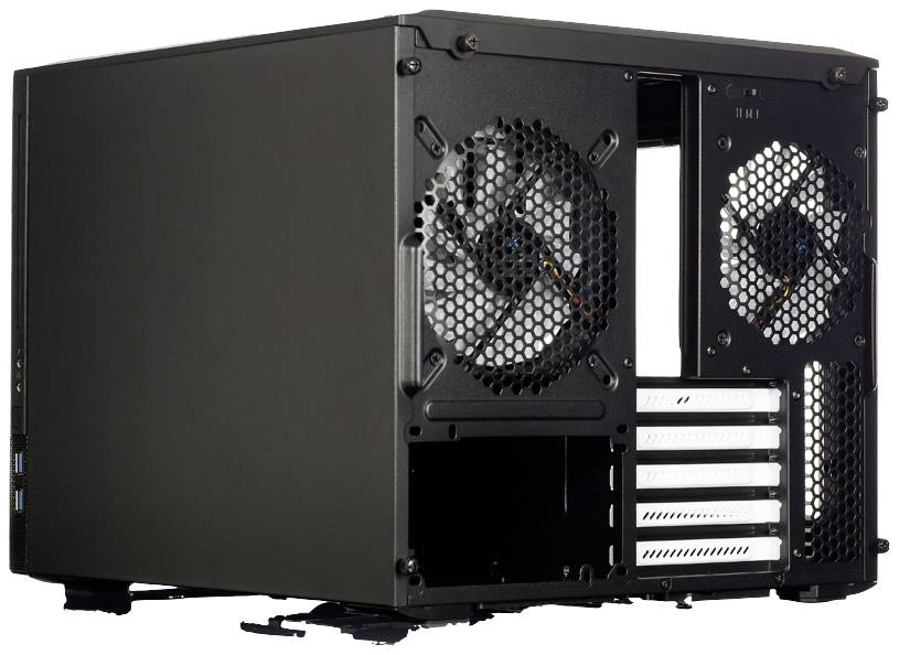 Un boîtier d'ordinateur vide avec ventilateurs et emplacements d'extension ouverts. Idéal pour l'assemblage d'un PC, il offre un refroidissement et des possibilités d'extension.