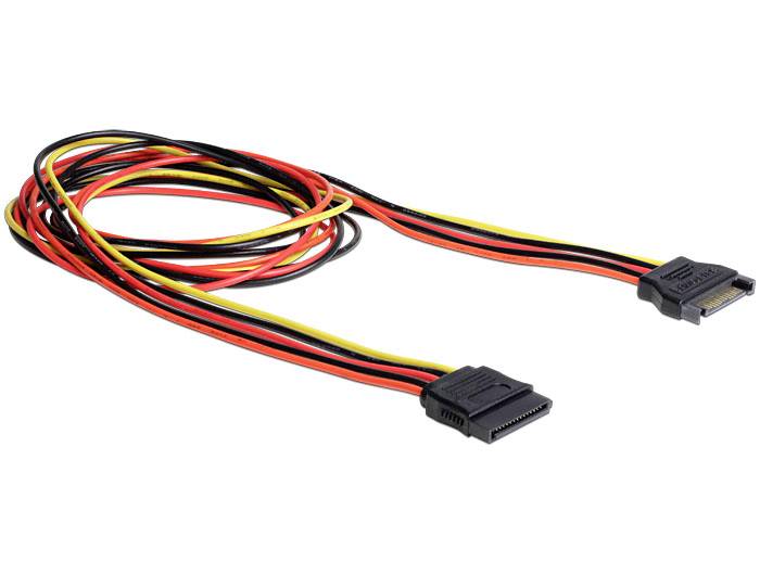 Un câble d'alimentation SATA avec connecteur noir, gaine de câble rouge, noire et jaune. Utilisé pour connecter les disques durs au réseau électrique.
