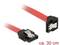 Un câble de données SATA rouge avec des connecteurs noirs ; longueur d'environ 30 cm.