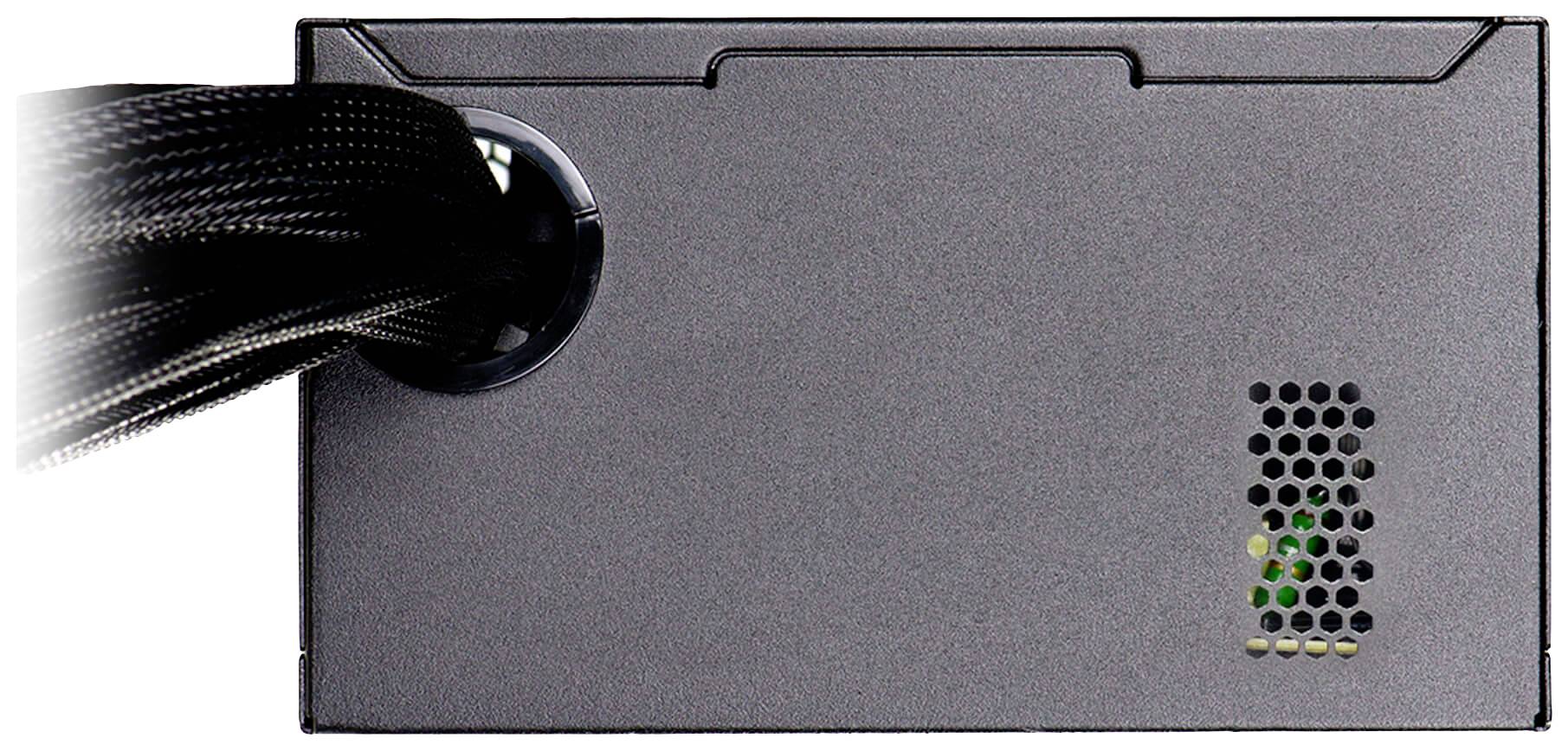 Appareil électronique noir avec des faisceaux de câbles sortant du côté gauche. Des fentes de ventilation sont visibles sur le côté droit.